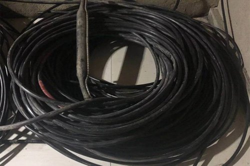 訊電纜被盜割，警方雷霆出擊抓獲犯罪嫌疑人 