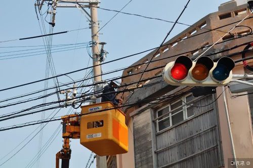 電力電纜的內屏蔽層與外屏蔽層各在什么部位?采用什么材料?有何作用?